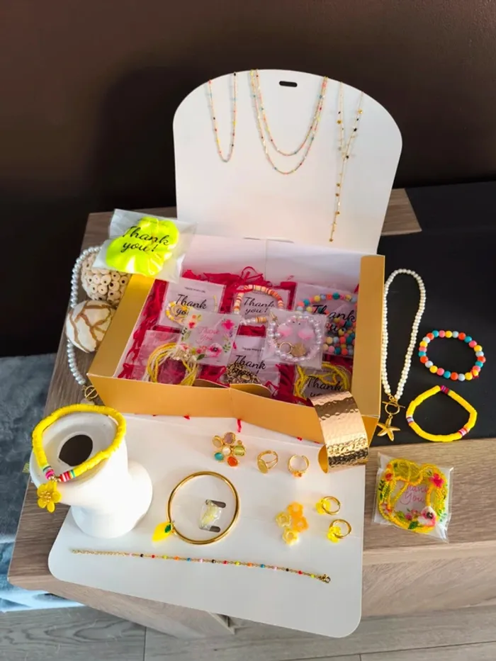 Lot de 20 bijoux dorés et jaunes - photo numéro 15