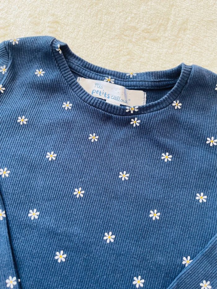 Tee shirt / haut manche longue avec petites marguerites dessus 18 mois 80cm Les petits cailloux - photo numéro 4