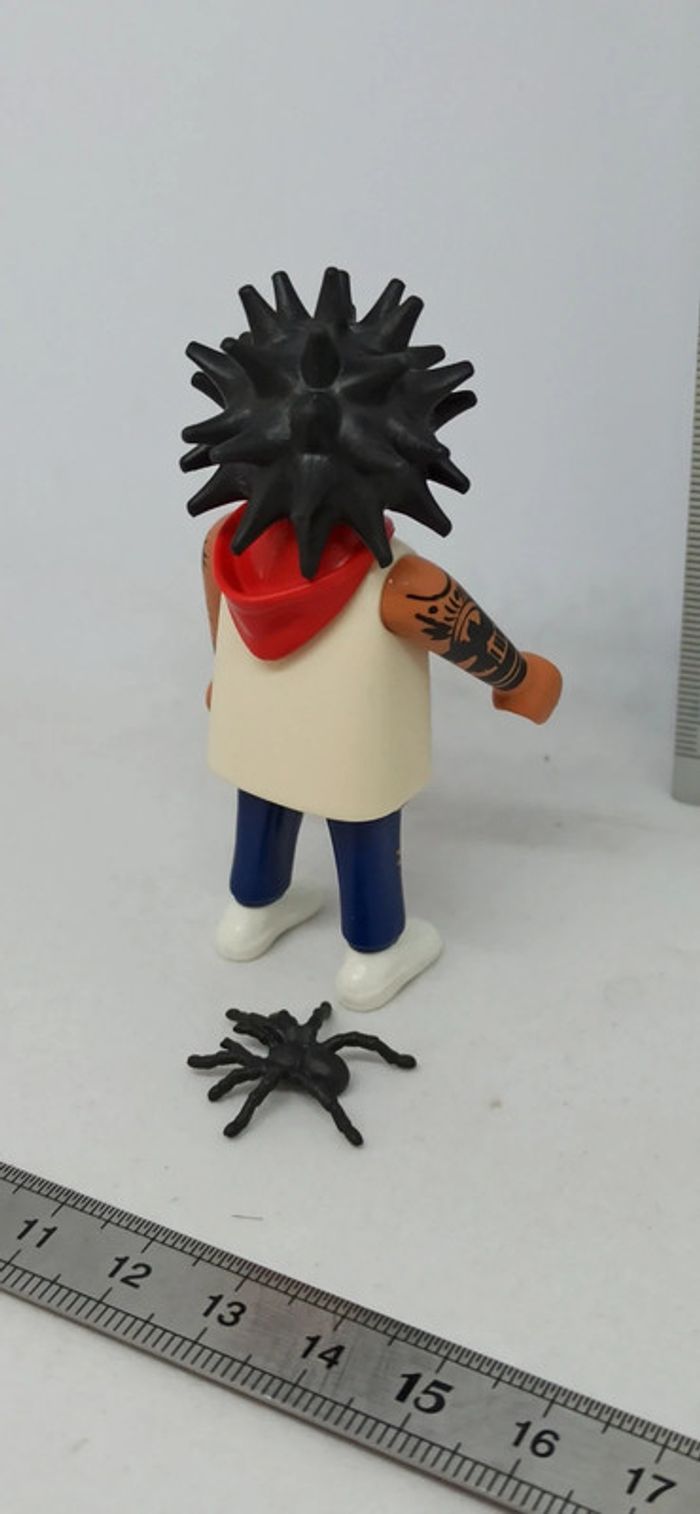 Homme arachnophobe avec araignée playmobil - photo numéro 2