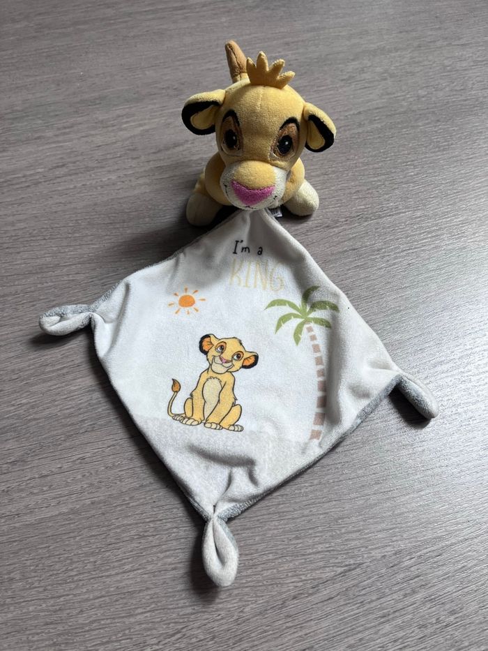 Doudou Simba Le Roi Lion disney neuf