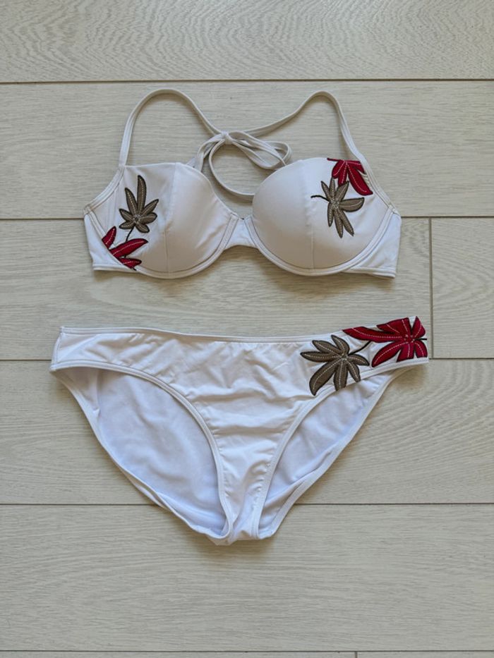 Maillot de bain Darjeeling 2 pièces blanc et fleurs roses et marrons - photo numéro 1