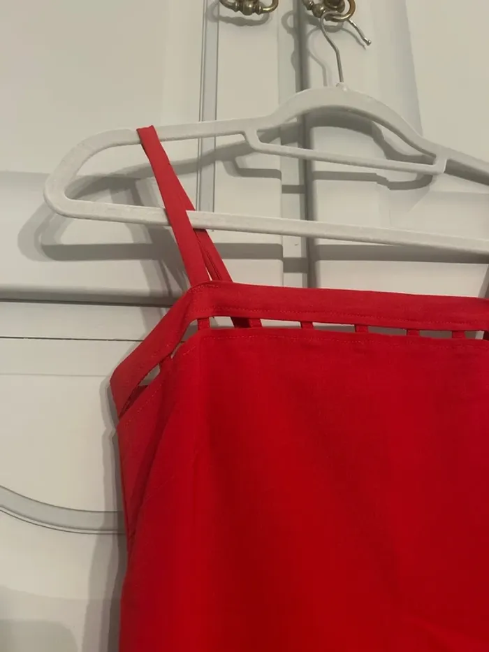 Robe longue rouge avec fente à l’arrivée - photo numéro 3