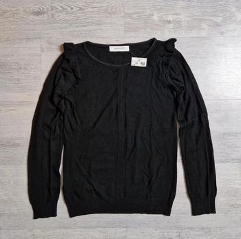 Pull noir XS neuf avec étiquette épaules volantées et col argenté