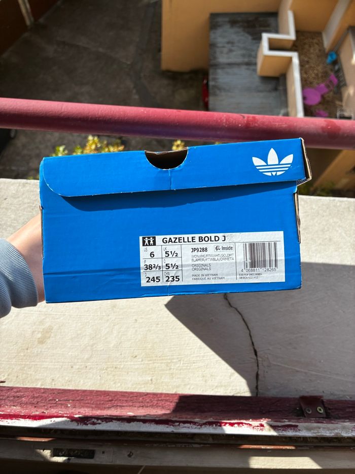 Adidas Gazelle Bold Wonder White/White/Gold Met - Taille 38 2/3 - Neuves - photo numéro 10