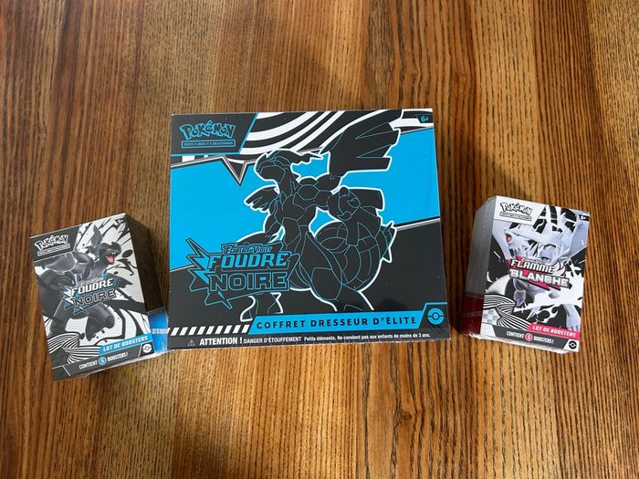 Pokémon – ETB Foudre Noire + 2 Bundles (Foudre & Flamme Blanche) – Écarlate & Violet – Boosters scellés