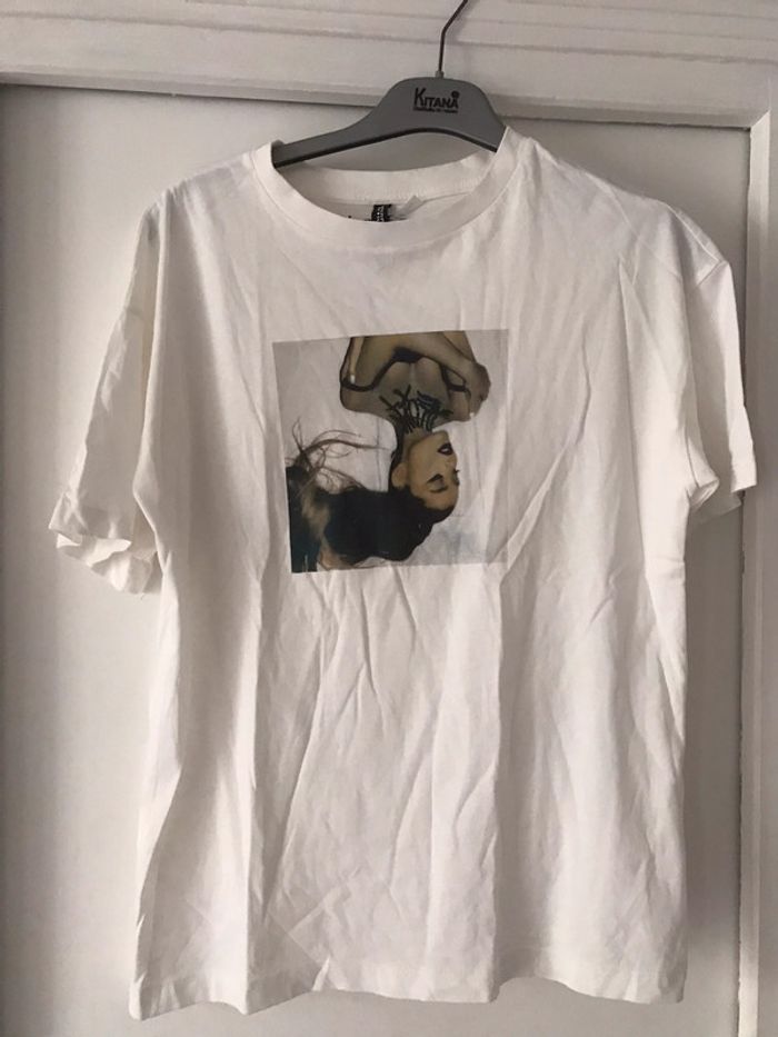 T shirt Ariana Grande XS. Neuf
