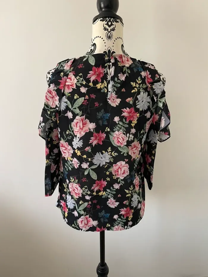 Blouse Kiabi noire fleurie épaules dénudées - Taille S - photo numéro 5