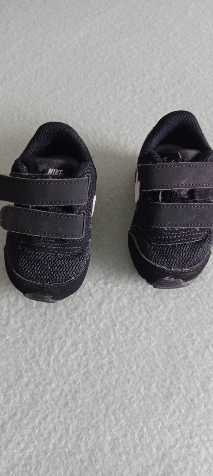 Très jolie petite paire de baskets bébé garçon Pointure 17 - photo numéro 3