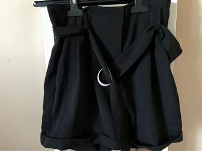 Short ceinturé noir taille haute - photo numéro 2