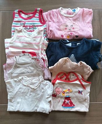 Lot de pyjamas et bodies de taille 6 mois 
