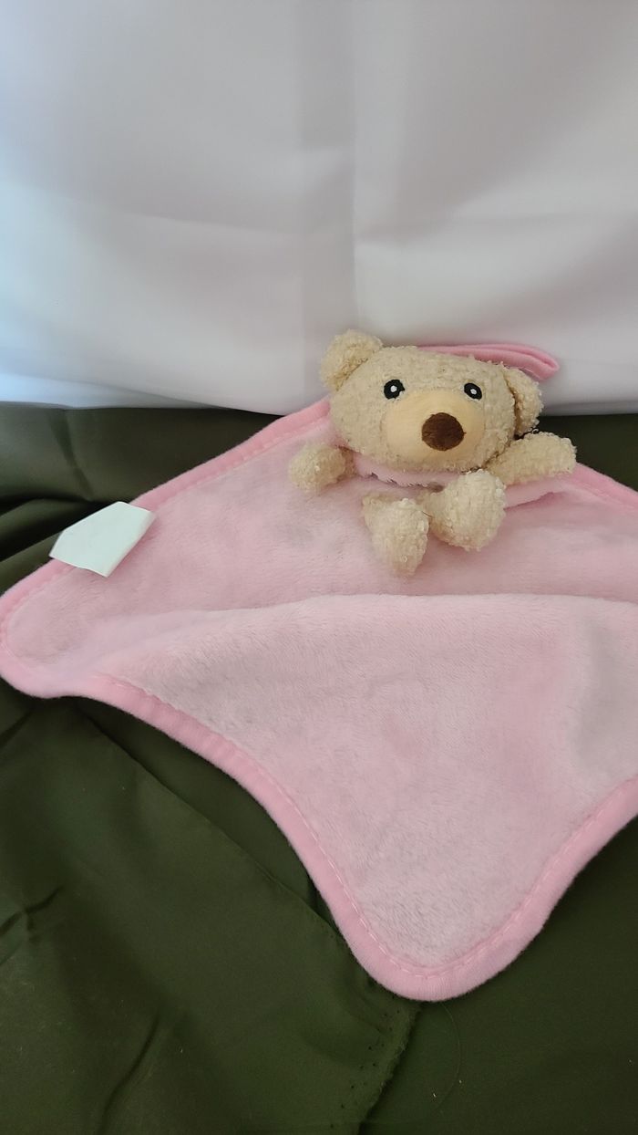 Doudou plat ours beige rose brodé bear Shenzhen Busty toys - photo numéro 2