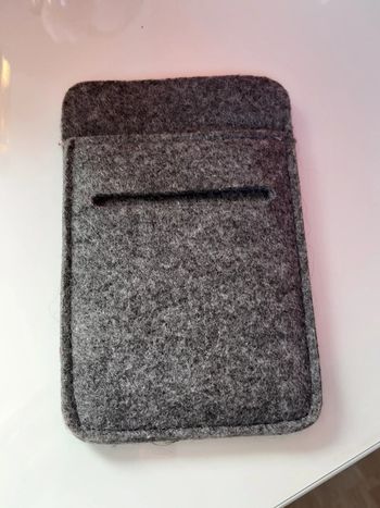 Petite pochette de rangement gris