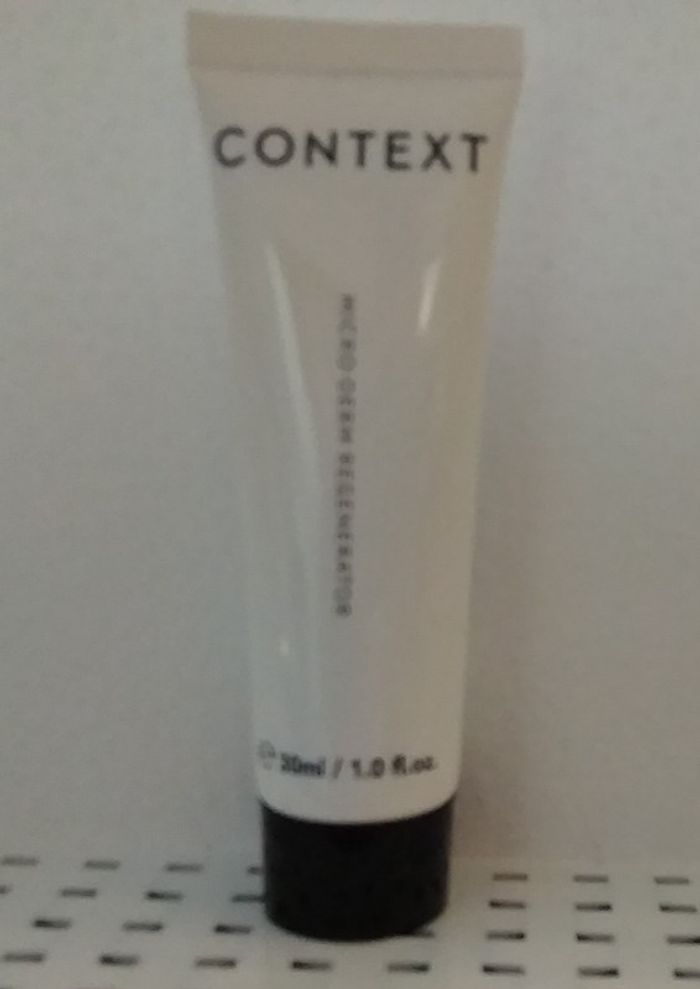 Micro Derm Regenerator  - nettoyant exfoliant visage - Context