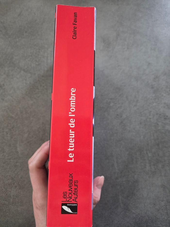 Le tueur de l'ombre, Claire Favan - photo numéro 2