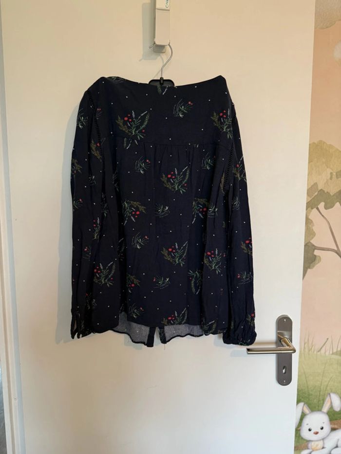 Haut / Chemisier femme Kiabi – Motifs fleurs lavande 🌸 Taille 40 – Très bon état - photo numéro 2