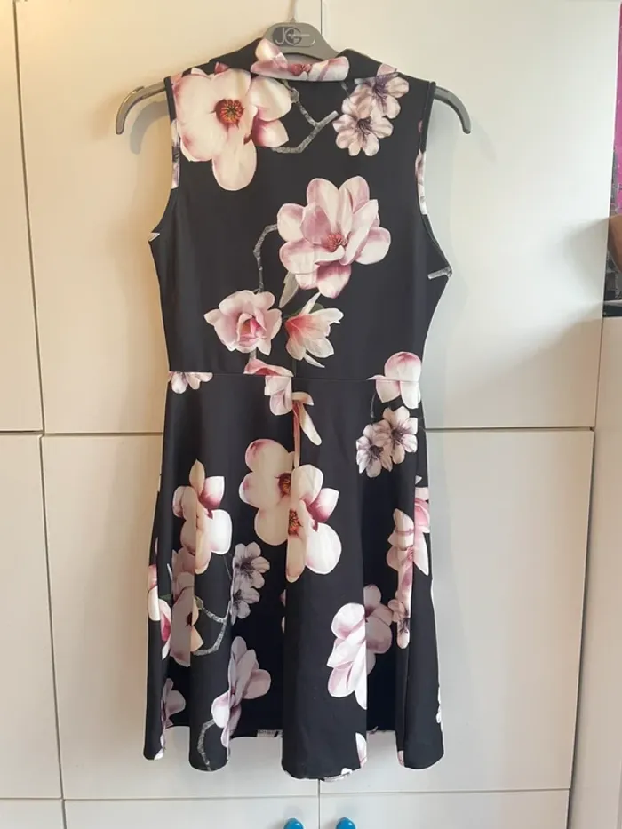 Jolie robe noire fleur de cerisier Lolaliza taille S - photo numéro 2