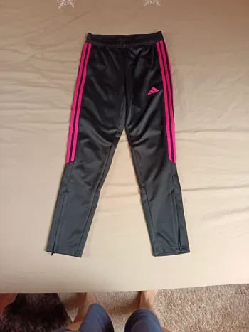 Jogging adidas taille 12 ans