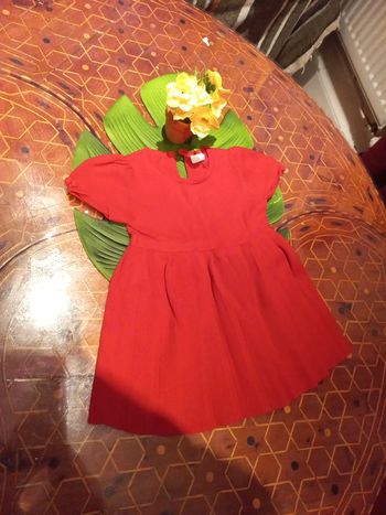 Jolie robe rouge 9 à 12 mois