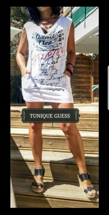 Tee-shirt long robe courte mini Guess neuve col bénitier