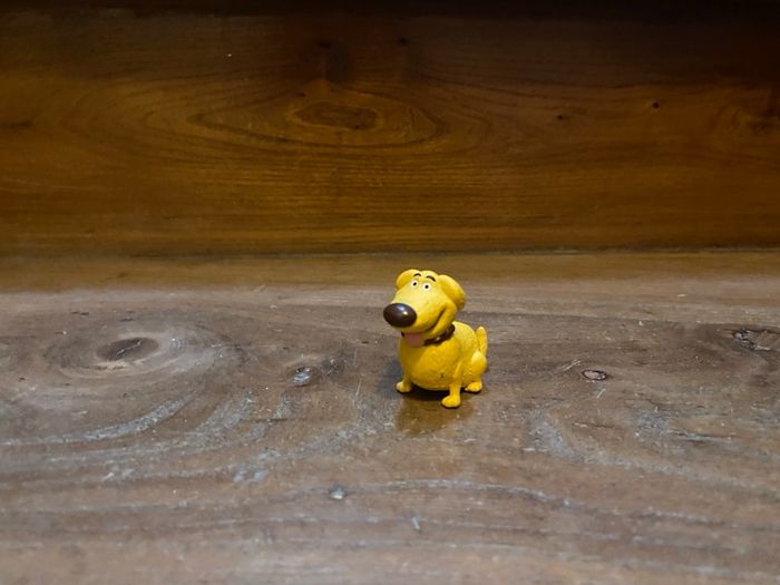 Figurine là-haut up