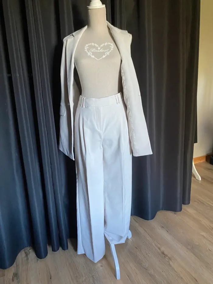 Ensemble Tailleur pantalon avec veste sans manches - photo numéro 3