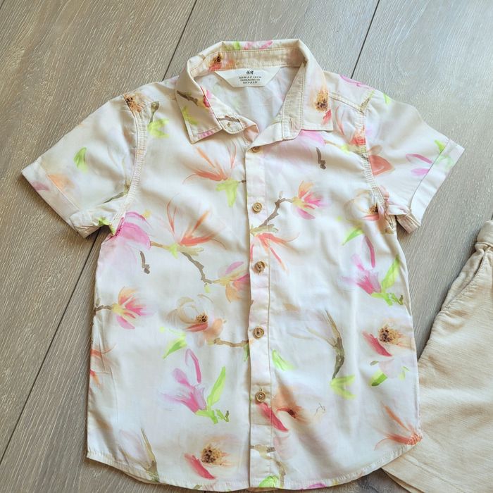 Ensemble 2 pièces  short et chemisette. Fille 3 ans. Marque H&M - photo numéro 2