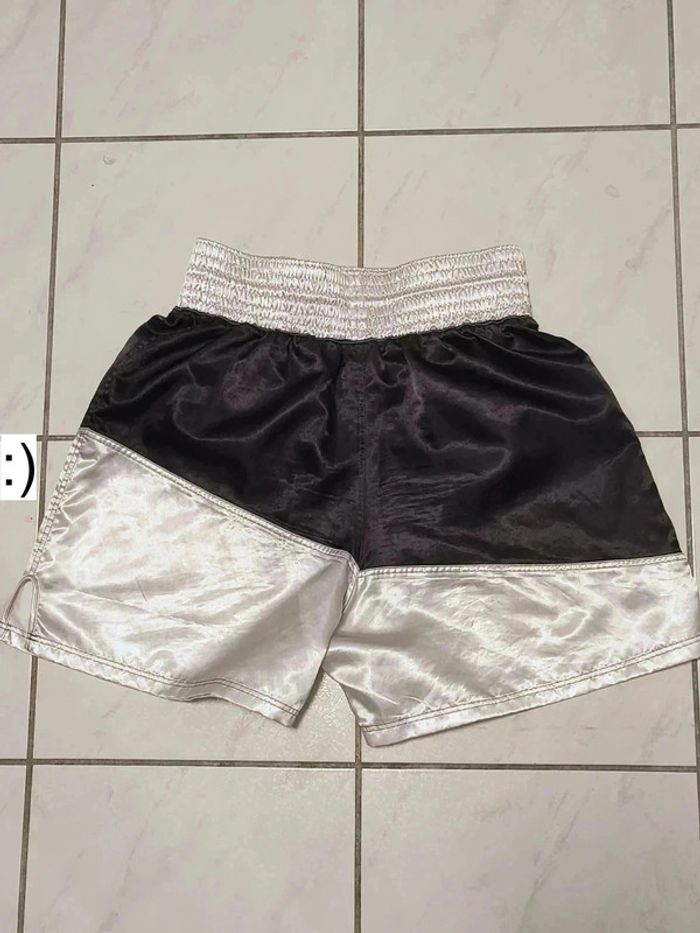 🥊 Short de boxe Outshock noir et blanc - photo numéro 9