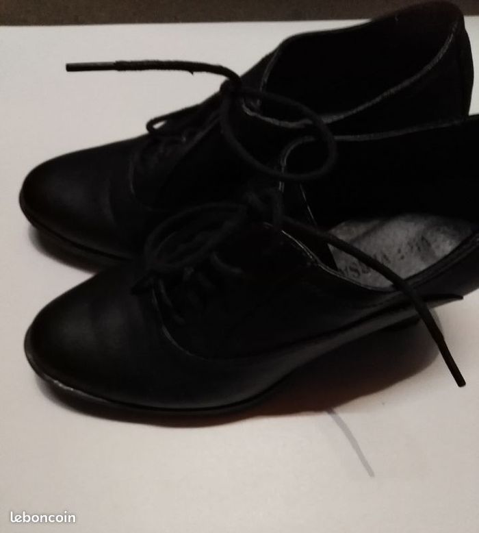 CHAUSSURES A LACETS
