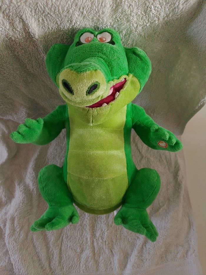 Peluche crocodile Peter Pan qui fait le bruit d'horloge 35 cm  Disneyland Paris - photo numéro 2
