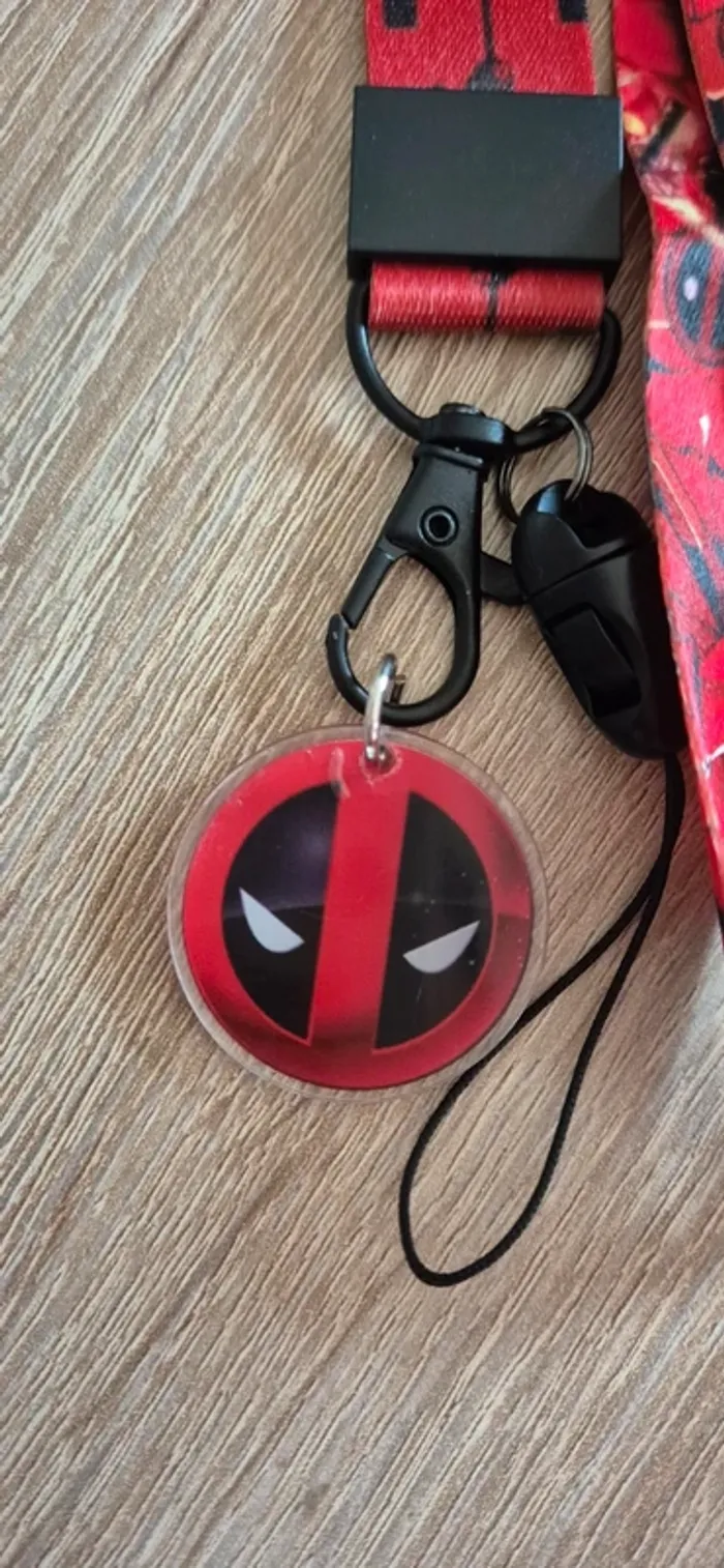 Porte carte d'identité DeadPool avec lanière fantaisie. - photo numéro 4