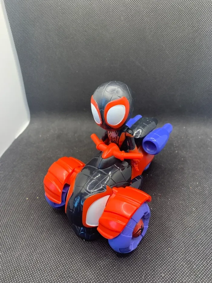 Véhicule et figurine spidey et ses amis - photo numéro 2