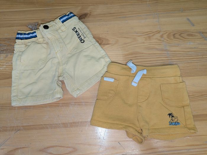Lot 2 shorts 9 mois