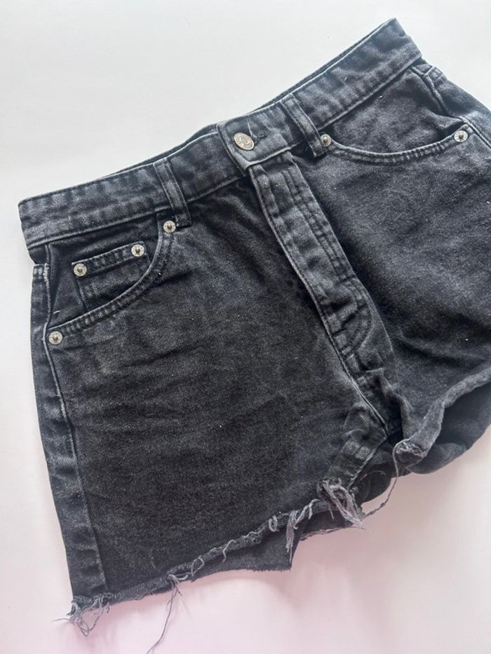 Short en denim noir Pull&Bear - Taille 36 - photo numéro 2