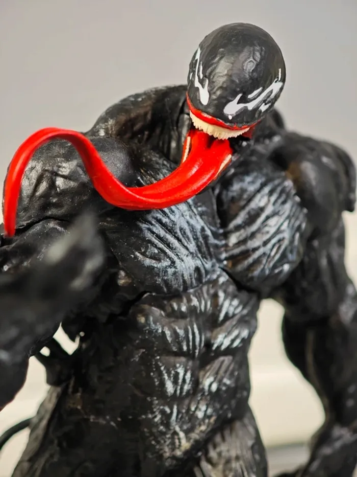 Figurine Venom 18cm neuve sans boîte - photo numéro 6