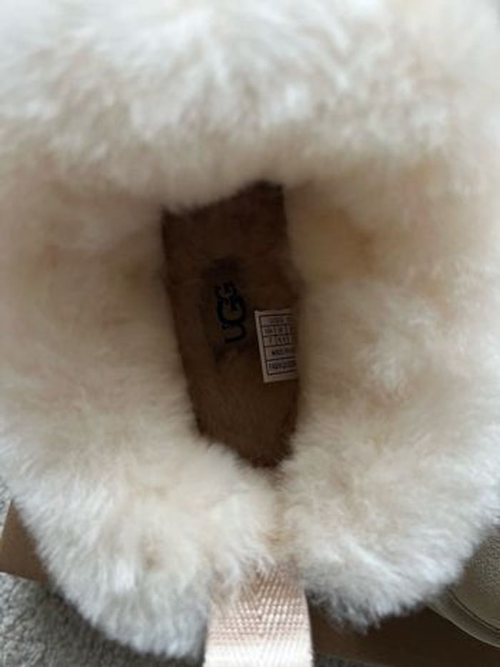 Bottines fourrées UGG Tazzelle - Taille 38 - Neuves - photo numéro 6