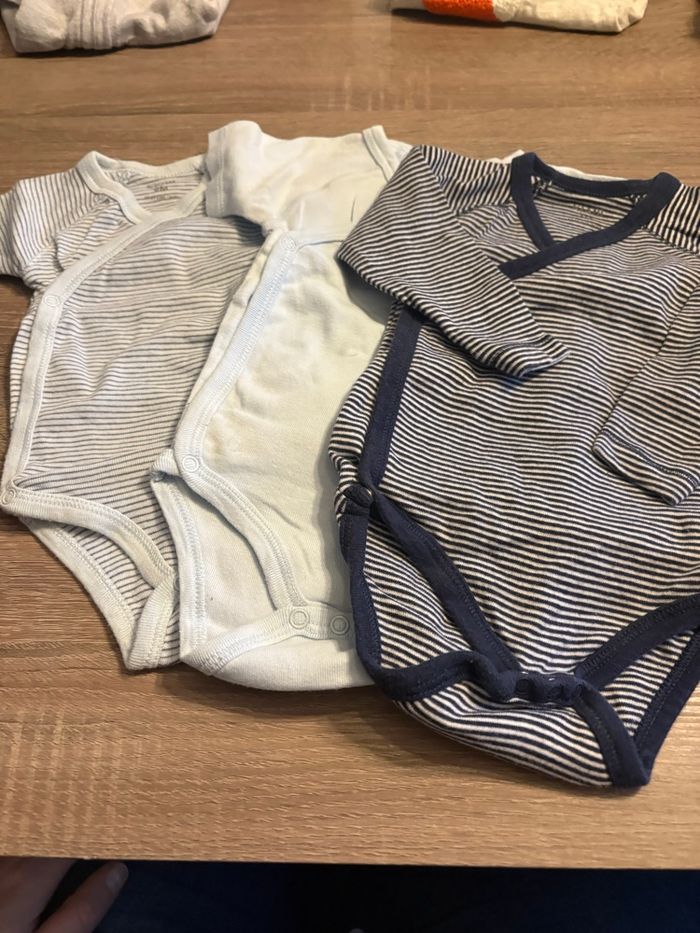 Lot de 3 bodies 6 mois