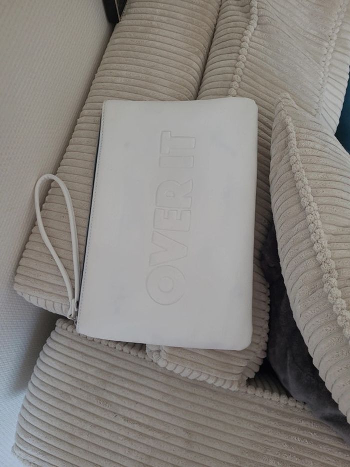 Pochette blanche