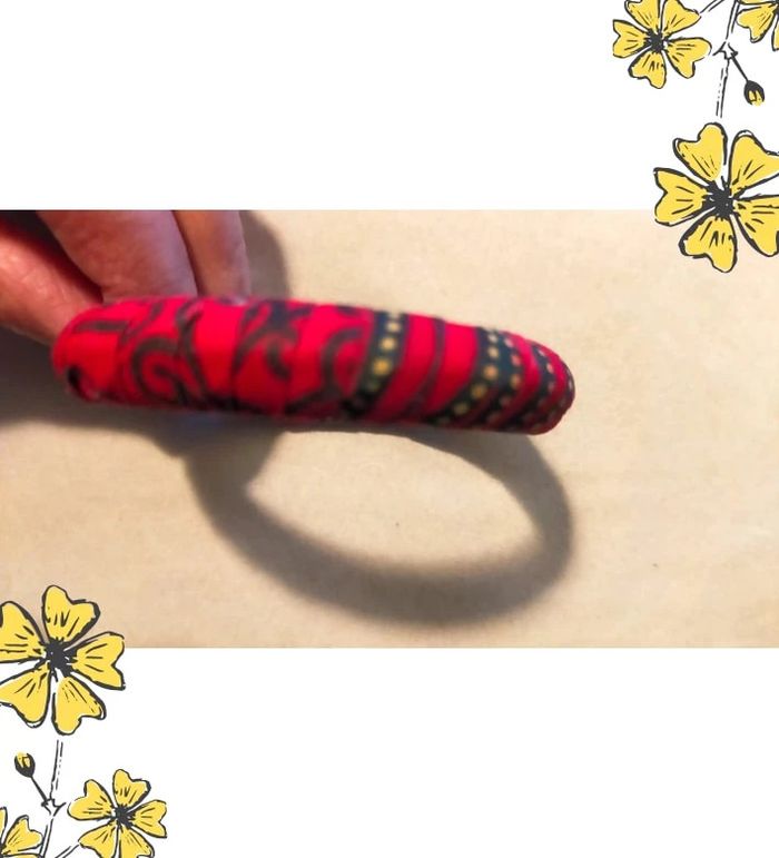 Bracelet jonc rigide en bois recouvert de tissu rouge imprimé - Style ethnique bohème vintage - photo numéro 4
