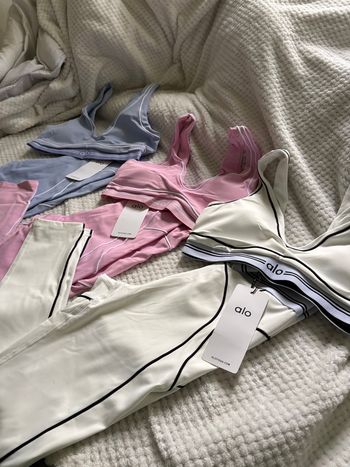 Ensemble brassière et legging Alo yoga