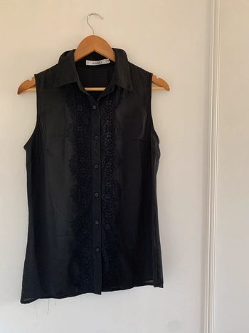 Chemise sans manches noir à dentelle sans manches