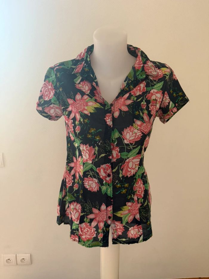 Chemisier à fleur en très bon état stradivarius taille M