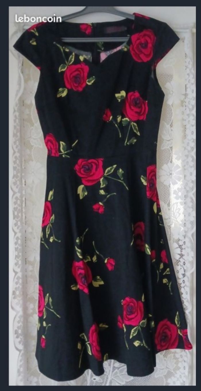 Robe à fleurs (à roses), évasée