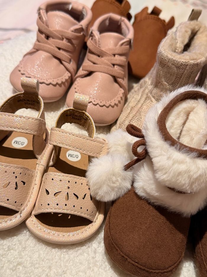 Lot de 8 paires de chaussures bébé fille - photo numéro 4