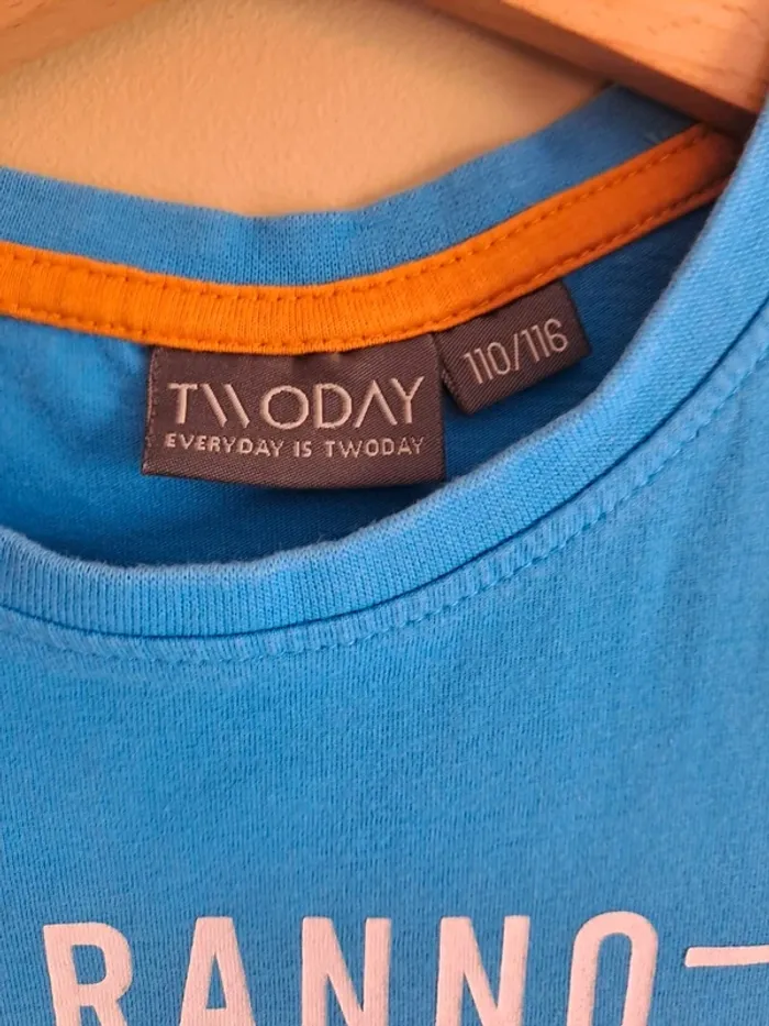 T-shirt garçon 5-6 ans comme neuf hologramme Today - photo numéro 3