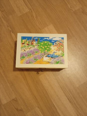 Boîte à bijoux en bois