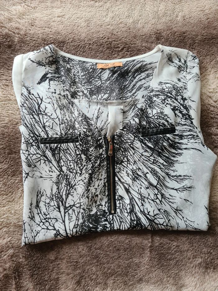 Blouse blanche et noire