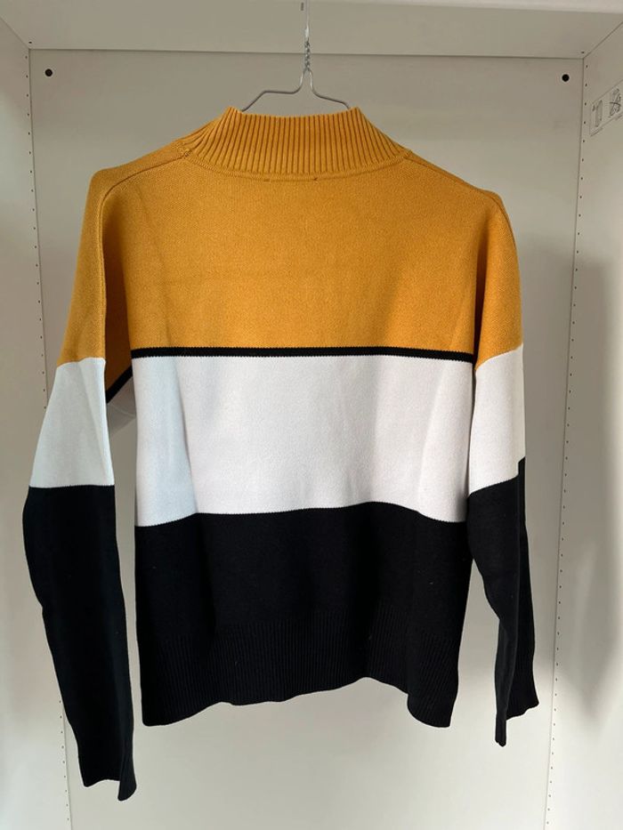 Pull moutarde blanc et noir New Look - photo numéro 2
