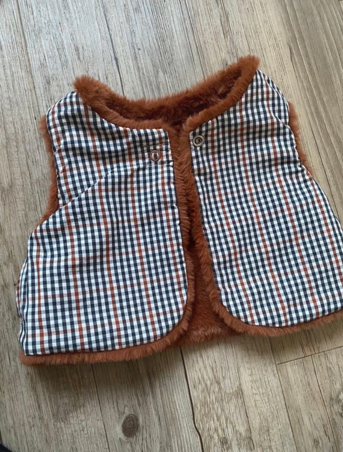 Gilet boléro sans manche fourrure okaidi 9 mois - photo numéro 2