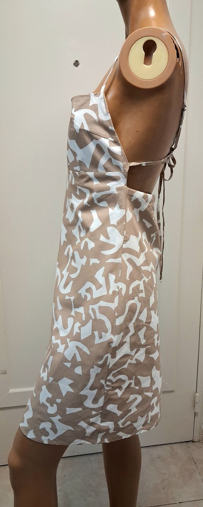 Robe dos nu GOA Paris beige blanc taille L - photo numéro 3