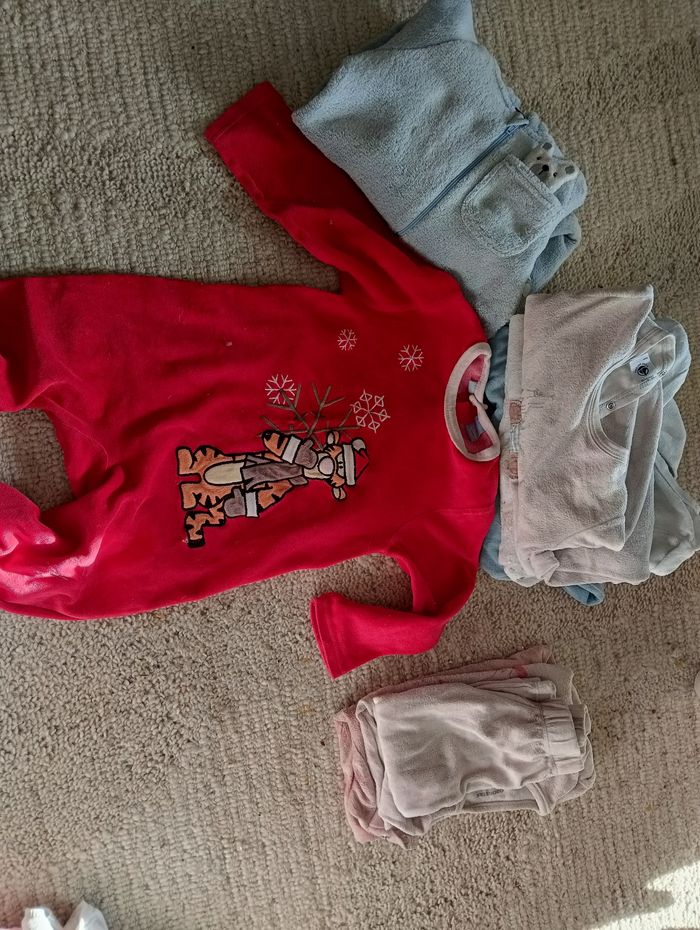 Lot vêtement fille 2 ans avec chaussure - photo numéro 2
